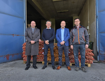 Dr. Jože Podgoršek, predsednik KGZS; Janez Okorn, predsednik KZ Cerklje; Borut Florjančič, predsednik ZZS; Robert Golc, KGZS - Zavod Kranj