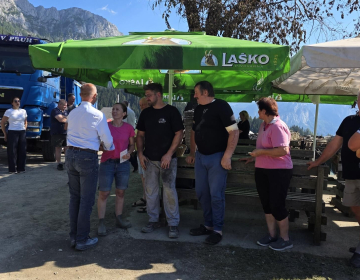 KGZS obiskala pogorelo kmetijo Bukovnik