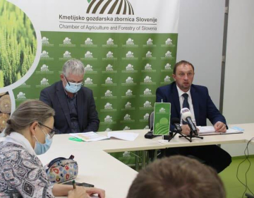 Na novinarski konferenci o slabih razmerah v slovenskem kmetijstvu