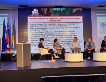 Sodejujoči na simpoziju in predstavitev Gabrijele Salobir