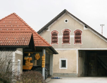 Za dodatne poenostavitve za gradnjo kmetijskih...