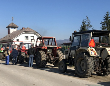 Traktorje kljub poteku veljavnosti dokumentov lahko začasno uporabljate še naprej