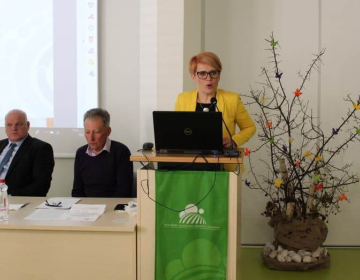 Na seji sveta KGZS je ministrica Pivec predstavila resolucijo o prihodnosti slovenskega kmetijstva