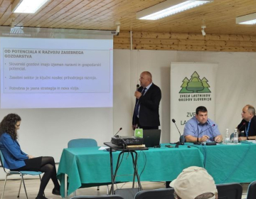 Dogodek je moderiral Rok Sedminek (ZLGS), sodelovali so Marija Jakopin (lastnica gozda), Gregor Meterc (MKGP), Martin Mavsar (KGZS)