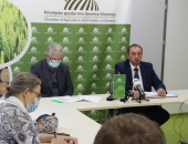 Na novinarski konferenci o slabih razmerah v slovenskem kmetijstvu