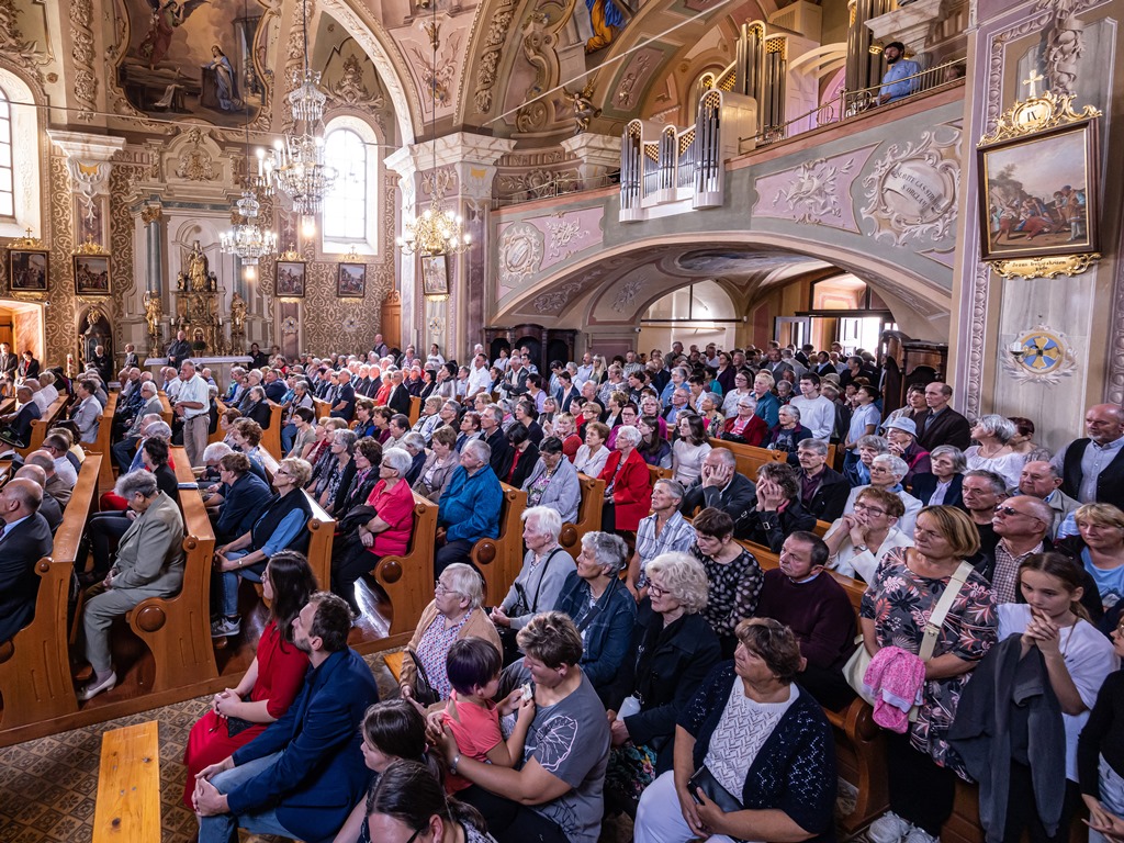 Tudi tokrat so romarji iz vseh koncev Slovenije napolnili cerkev svetega Martina na Ponikvi.