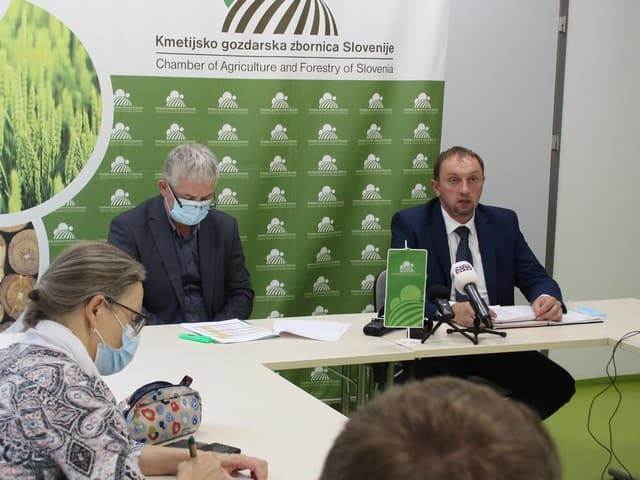 Na novinarski konferenci o slabih razmerah v slovenskem kmetijstvu