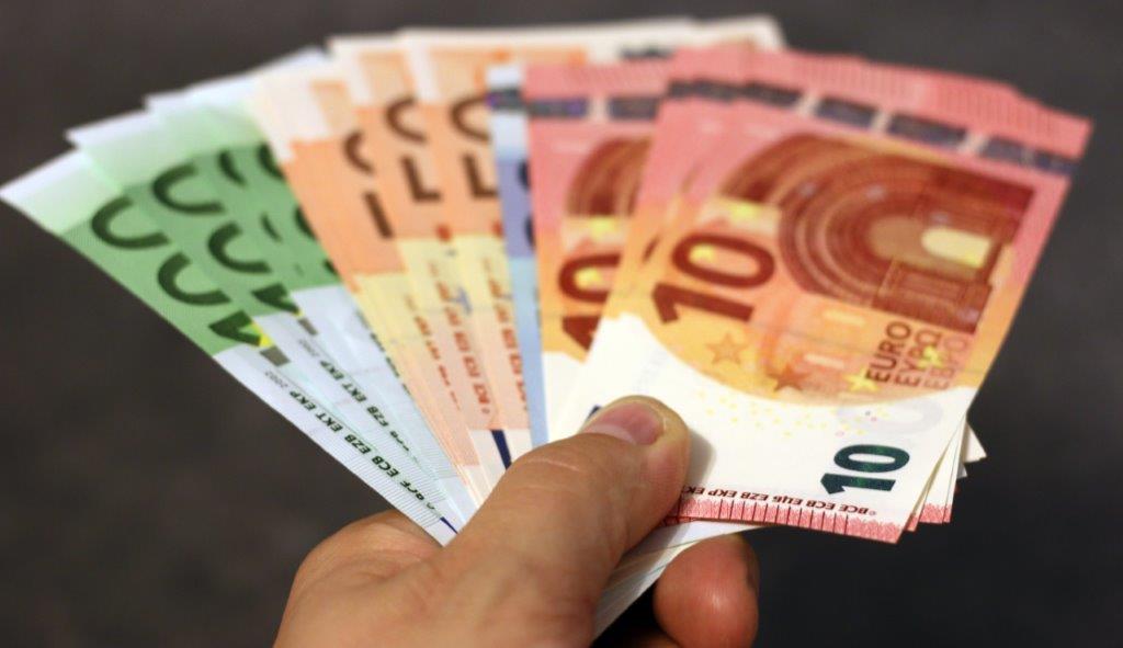 Finančna pomoč zaradi okužbe s COVID-19